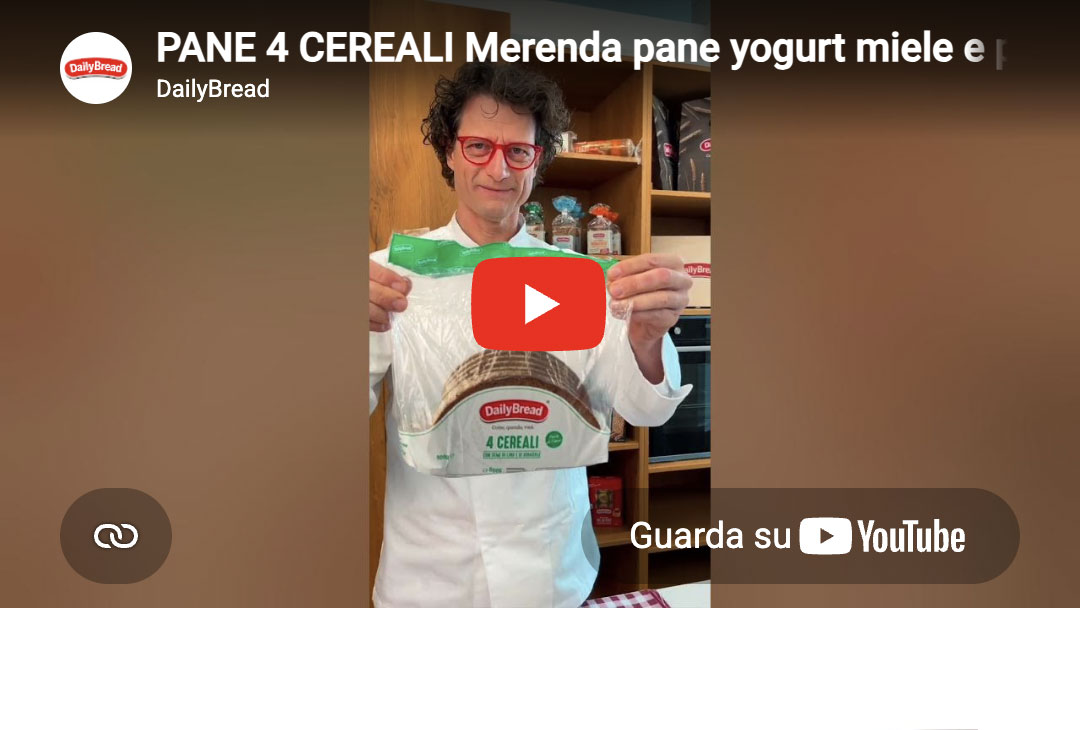 Merenda con pane, yogurt, miele e prugne secche