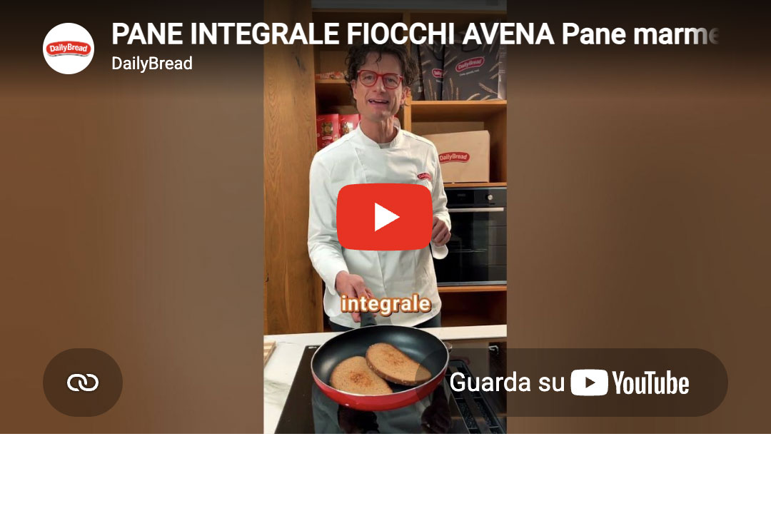 Pane, marmellata di pesche, noci e uvetta